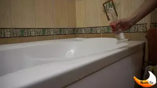 Petite redhead achieves orgasm with large dildo in the bathtub