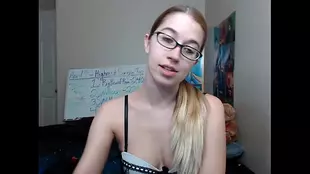 AlexxxxCal's webcam show keeps her faithful to bed