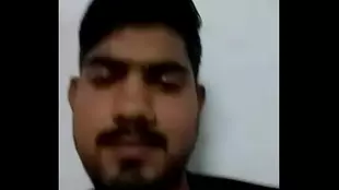 UAE-based Indian man demonstrates his skills in front of Muslim women