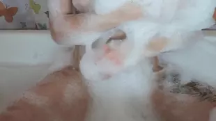 Mylene's sensual bath time with self-pleasure
