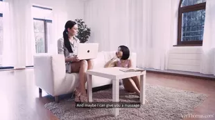 brunette lady lesbian natural